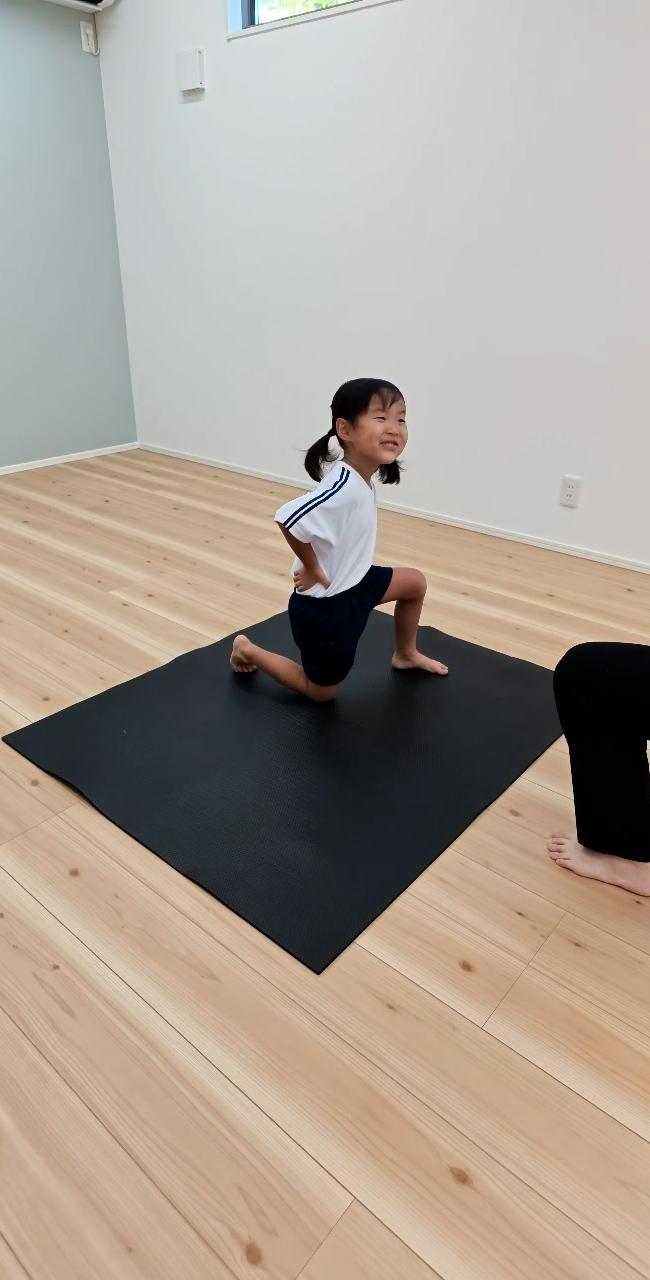 姿勢トレーニングに取り組むお子さん